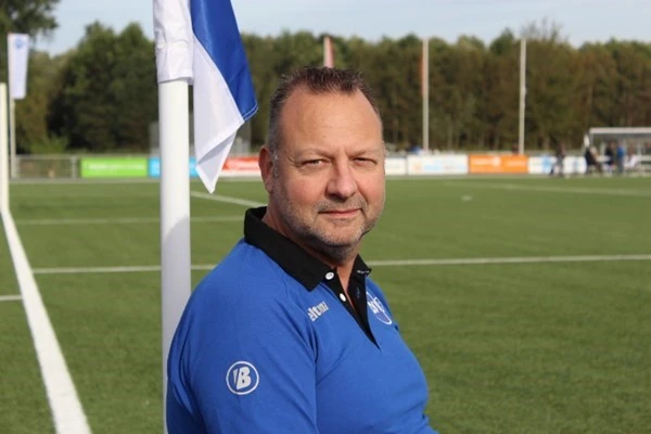 photo of Richard de Niet at a football field